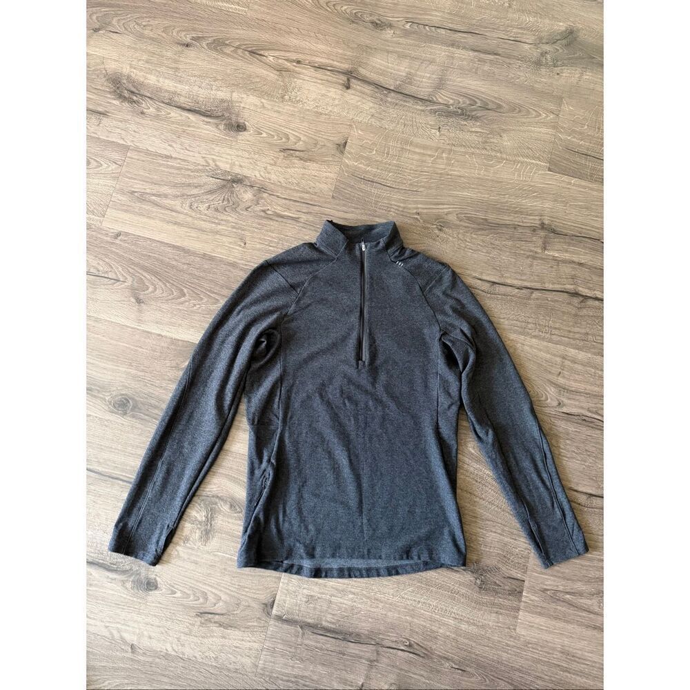 Lululemon size XS surge warm half zip top gray / black